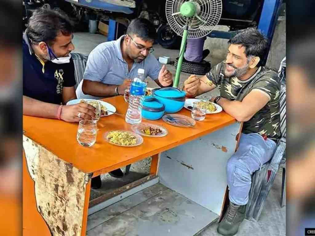 These 10 pictures of Mahendra Singh Dhoni in which he lives a simple life