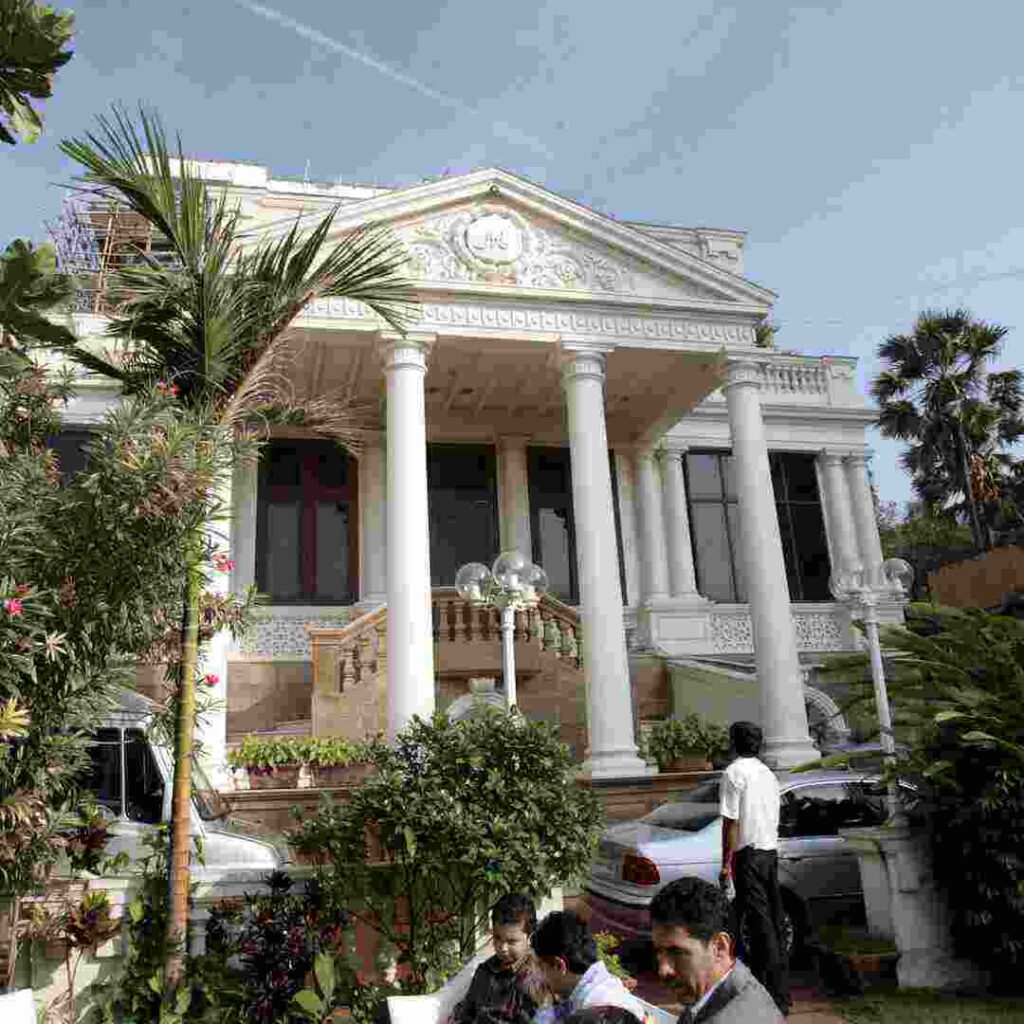 Inside photos of ShahRukh Khan Luxurious House Mannat